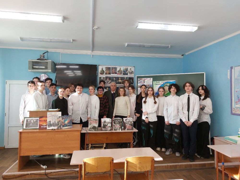 20 февраля в гимназии № 1 имени И. В. Курчатова состоялся парламентский урок, посвящённый Дню защитника Отечества, с депутатом Государственного Совета Республики Крым, Председателем Попечительского совета гимназии Аксеновом... 20 февраля в гимназии № 1 имени И. В. Курчатова состоялся парламентский урок, посвящённый Дню защитника Отечества, с депутатом Государственного Совета Республики Крым, Председателем Попечительского совета гимназии Аксеновом...