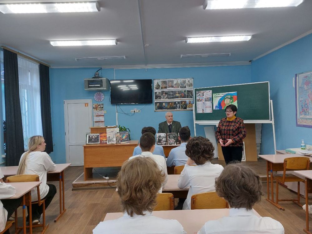 20 февраля в гимназии № 1 имени И. В. Курчатова состоялся парламентский урок, посвящённый Дню защитника Отечества, с депутатом Государственного Совета Республики Крым, Председателем Попечительского совета гимназии Аксеновом... 20 февраля в гимназии № 1 имени И. В. Курчатова состоялся парламентский урок, посвящённый Дню защитника Отечества, с депутатом Государственного Совета Республики Крым, Председателем Попечительского совета гимназии Аксеновом...