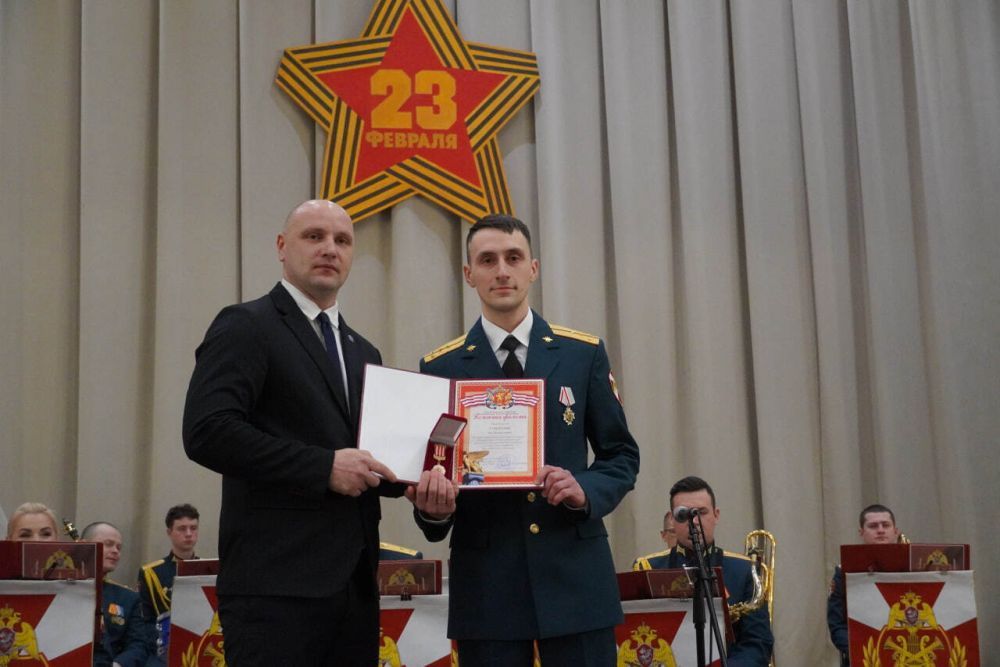 #городские_новости. В Керчи вручили награды ветеранам, военнослужащим, волонтерам. В канун Дня защитника Отечества состоялось торжественное собрание в культурном центре им.Ю.И.Богатикова #городские_новости. В Керчи вручили награды ветеранам, военнослужащим, волонтерам. В канун Дня защитника Отечества состоялось торжественное собрание в культурном центре им.Ю.И.Богатикова