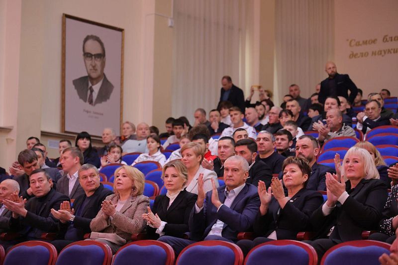 Александр Юрьев: Сегодня состоялось торжественное мероприятие «Созвездие чемпионов», на котором чествовали лучших по итогам 2024 года спортсменов, наставников и ветеранов спорта Республики Крым Александр Юрьев: Сегодня состоялось торжественное мероприятие «Созвездие чемпионов», на котором чествовали лучших по итогам 2024 года спортсменов, наставников и ветеранов спорта Республики Крым