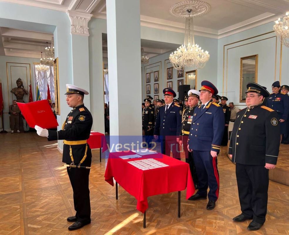 61 воспитанник Севастопольского кадетского корпуса СК РФ и 5 его сотрудников приняли торжественную клятву 61 воспитанник Севастопольского кадетского корпуса СК РФ и 5 его сотрудников приняли торжественную клятву