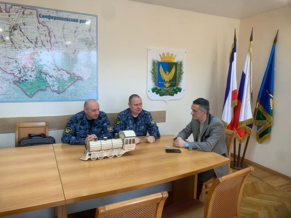 Сергей Петелин: Вчера в рамках рабочего совещания с представителями УФСИН рассмотрели возможность применения продукции, произведенной учреждениями уголовно-исполнительной системы, в сфере благоустройства нашего района Сергей Петелин: Вчера в рамках рабочего совещания с представителями УФСИН рассмотрели возможность применения продукции, произведенной учреждениями уголовно-исполнительной системы, в сфере благоустройства нашего района