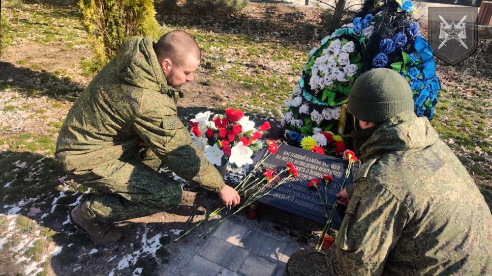Бойцы 1430 гвардейского полка почтили память погибших в боях на Запорожье товарищей Бойцы 1430 гвардейского полка почтили память погибших в боях на Запорожье товарищей