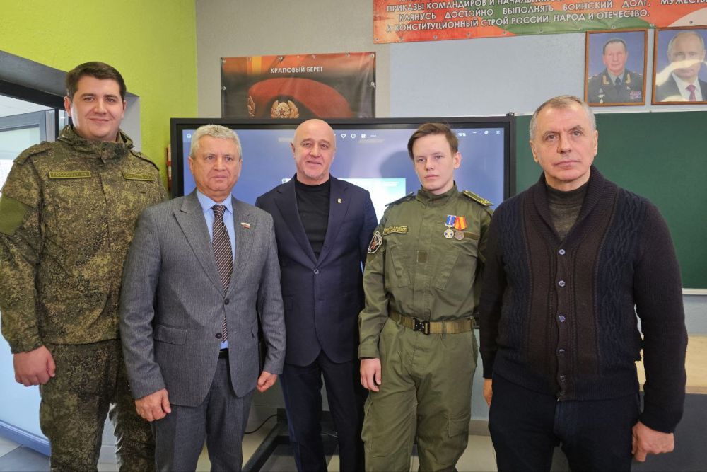 Крым передал для школьников Запорожской области фрукты, книги и спортинвентарь Крым передал для школьников Запорожской области фрукты, книги и спортинвентарь