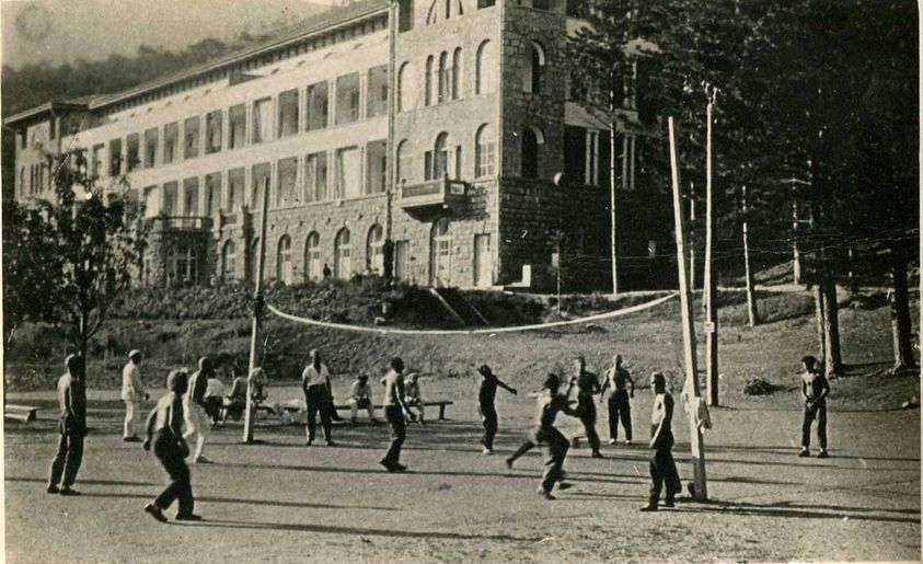 В этот день в 1921 году в Ялте состоялось торжественное открытие первого советского курортного сезона для прибывших больных В этот день в 1921 году в Ялте состоялось торжественное открытие первого советского курортного сезона для прибывших больных