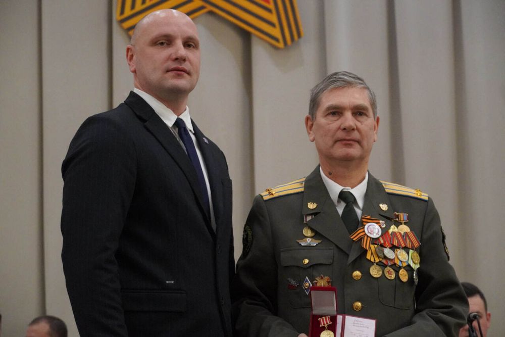 #городские_новости. В Керчи вручили награды ветеранам, военнослужащим, волонтерам. В канун Дня защитника Отечества состоялось торжественное собрание в культурном центре им.Ю.И.Богатикова #городские_новости. В Керчи вручили награды ветеранам, военнослужащим, волонтерам. В канун Дня защитника Отечества состоялось торжественное собрание в культурном центре им.Ю.И.Богатикова