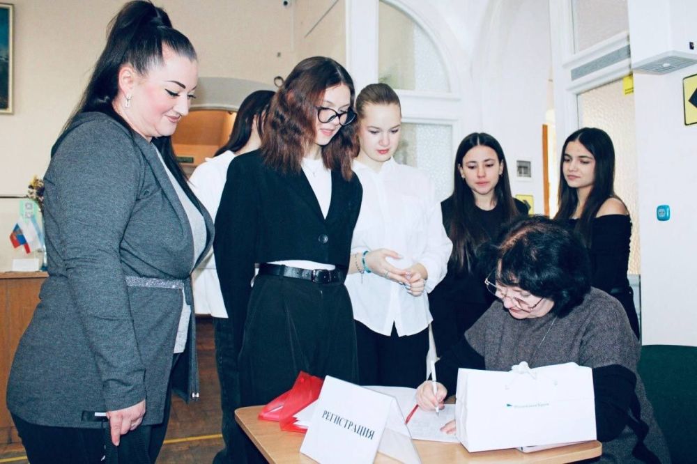 Сотрудники Госкомнаца Крыма приняли участие в VI Всероссийском этнодиктанте «Россия - дом народов» Сотрудники Госкомнаца Крыма приняли участие в VI Всероссийском этнодиктанте «Россия - дом народов»