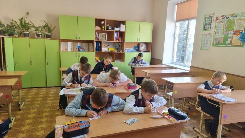 В Симферополе прошла патриотическая акция «Открытка герою» В Симферополе прошла патриотическая акция «Открытка герою»