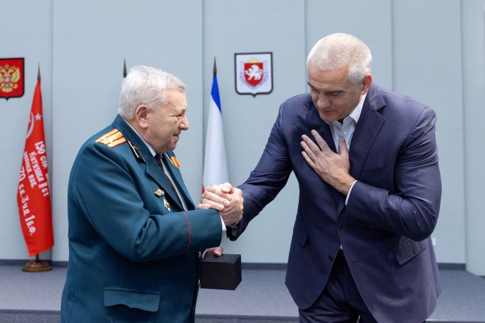 Аксенов наградил защитников Отечества в преддверии 23 февраля Аксенов наградил защитников Отечества в преддверии 23 февраля