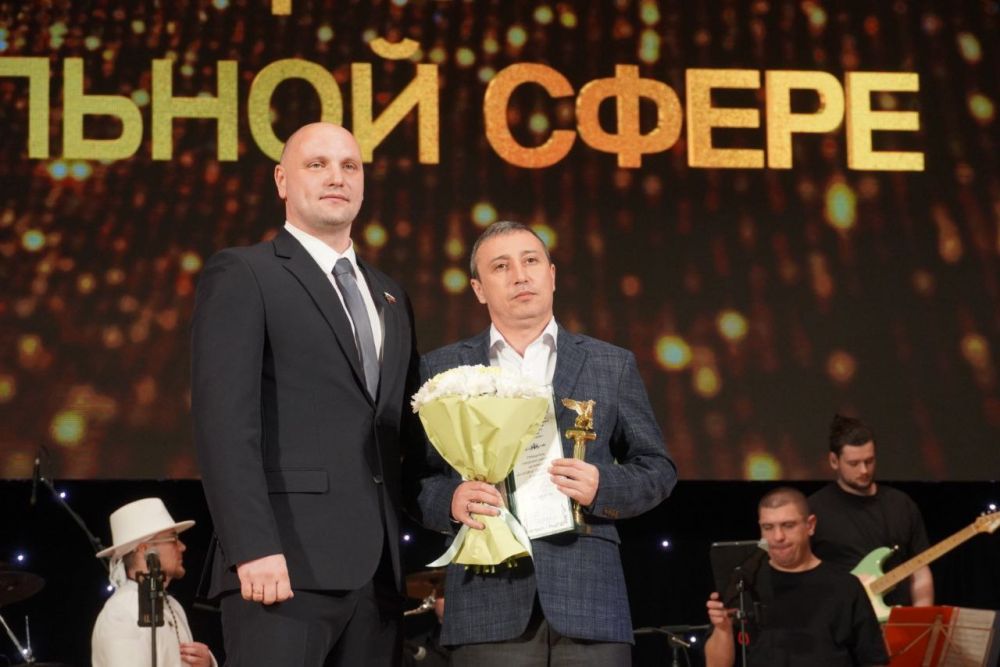 В Керчи состоялась церемония награждения победителей рейтинга достижений «Золотой грифон-2024» В Керчи состоялась церемония награждения победителей рейтинга достижений «Золотой грифон-2024»