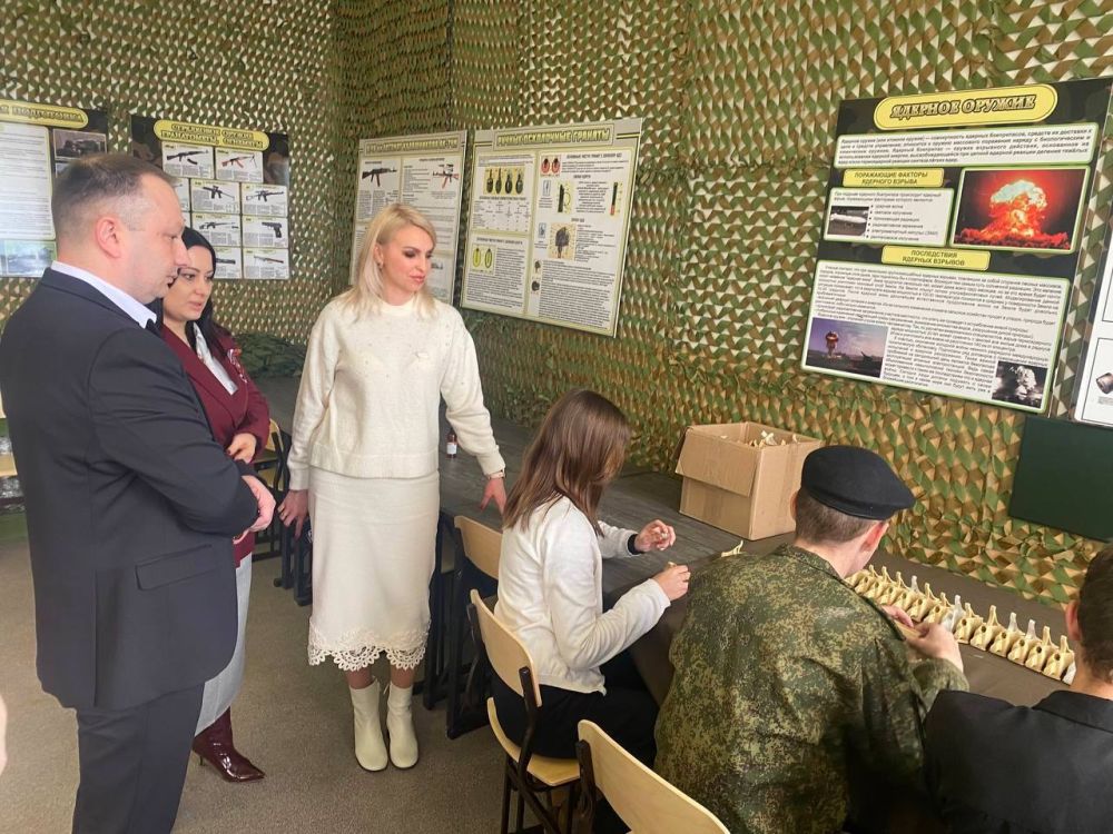 Анастасия Гридчина: В рамках работы на округе посетила МБОУ Средняя общеобразовательная школа №5 им. 85-го гвардейского гаубичного артиллерийского Симферопольского краснознаменного орденов Суворова, Кутузова и А. Невского... Анастасия Гридчина: В рамках работы на округе посетила МБОУ Средняя общеобразовательная школа №5 им. 85-го гвардейского гаубичного артиллерийского Симферопольского краснознаменного орденов Суворова, Кутузова и А. Невского...