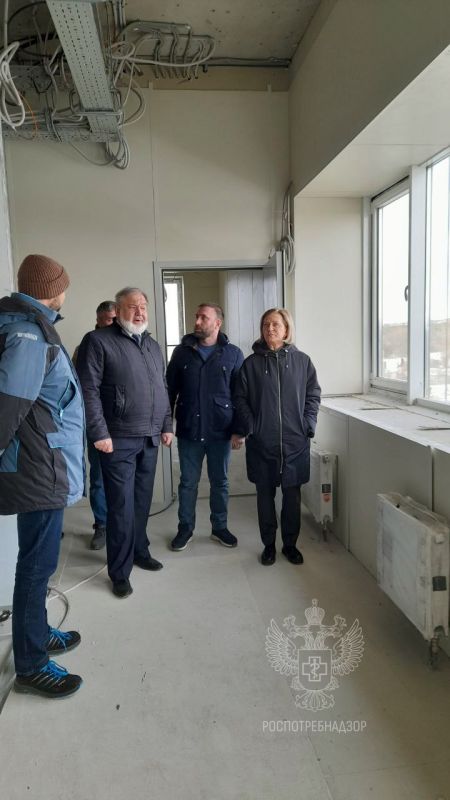 Попова в Крыму проверила строительство Противочумной станции