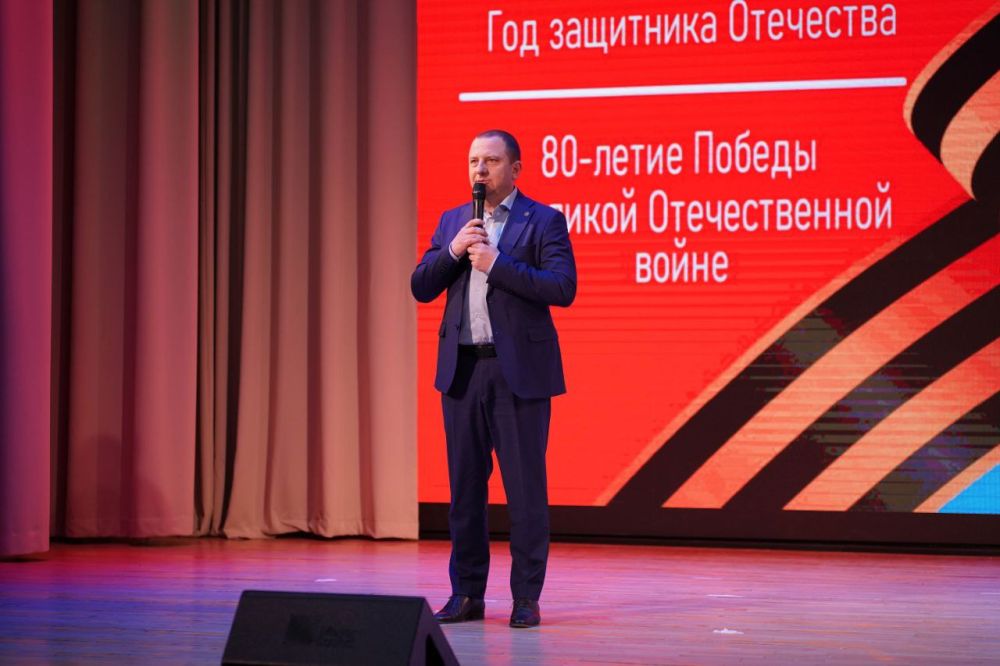 В преддверии Дня защитника Отечества в Симферополе состоялся праздничный концерт В преддверии Дня защитника Отечества в Симферополе состоялся праздничный концерт