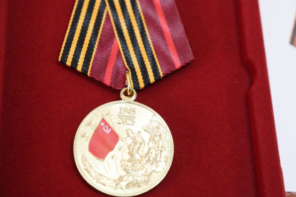  :      1941-1945 -  , , ,         ,   
