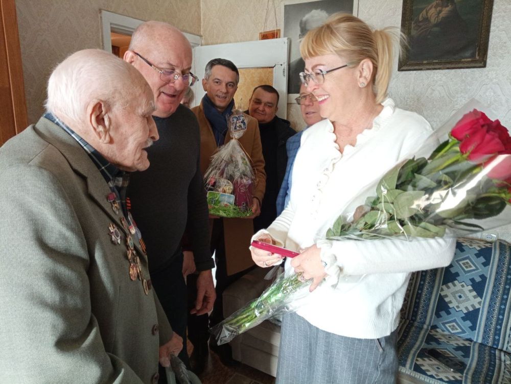 Ирина Кивико вручила юбилейные медали «80 лет Победы в Великой Отечественной войне 1941-1945 гг.» ветеранам Великой Отечественной войны Симферопольского района: Степану Михайловичу, Валентине Семеновне и Пётру Никитичу Ирина Кивико вручила юбилейные медали «80 лет Победы в Великой Отечественной войне 1941-1945 гг.» ветеранам Великой Отечественной войны Симферопольского района: Степану Михайловичу, Валентине Семеновне и Пётру Никитичу