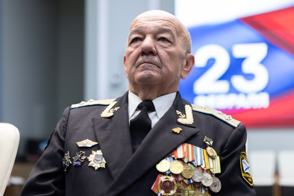 Аксенов наградил защитников Отечества в преддверии 23 февраля Аксенов наградил защитников Отечества в преддверии 23 февраля