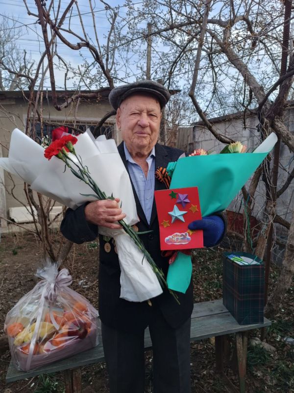 Анжелика Ястребова: С главой муниципального образования – председателем Бахчисарайского районного совета Ольгой Урайкиной, главой Почтовского сельского поселения Ларисой Буланихиной, волонтерами Почтовской средней... Анжелика Ястребова: С главой муниципального образования – председателем Бахчисарайского районного совета Ольгой Урайкиной, главой Почтовского сельского поселения Ларисой Буланихиной, волонтерами Почтовской средней...