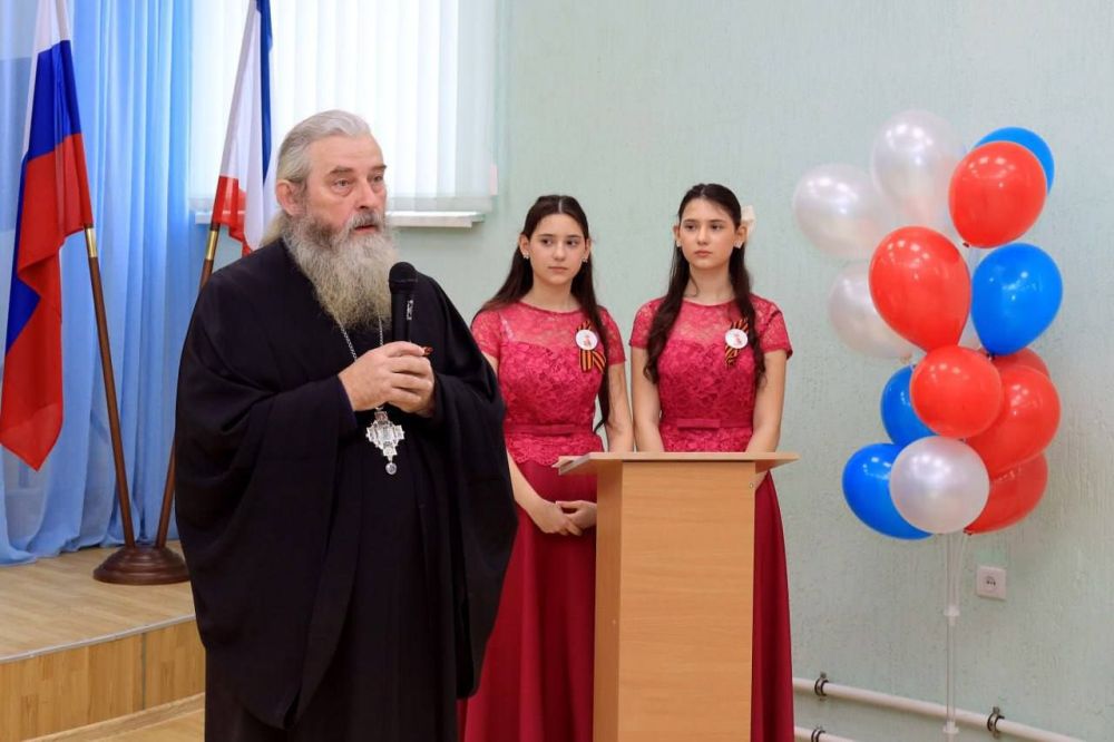 В МБОУ «СОШ-ДС№37 им.И.Г.Генова» прошло торжественное мероприятие посвященное открытию Года защитника Отчества В МБОУ «СОШ-ДС№37 им.И.Г.Генова» прошло торжественное мероприятие посвященное открытию Года защитника Отчества