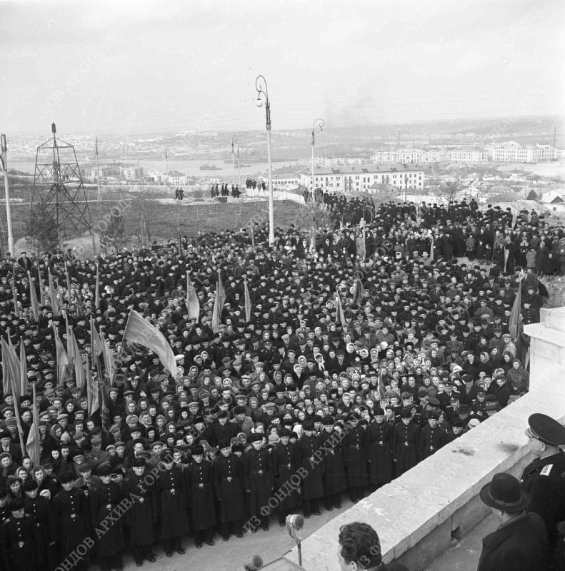 22 февраля 1958 года на Малаховом кургане был зажжен Вечный огонь 22 февраля 1958 года на Малаховом кургане был зажжен Вечный огонь