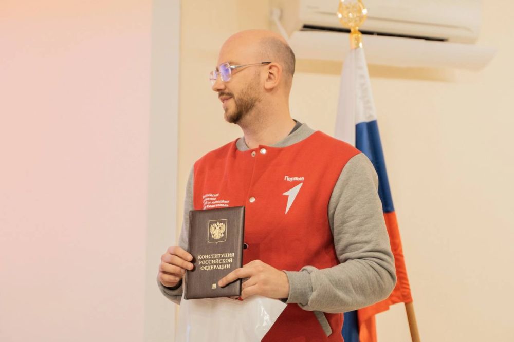 На 35-ой береговой батарее школьники из Движения Первых получили свои первые паспорта На 35-ой береговой батарее школьники из Движения Первых получили свои первые паспорта