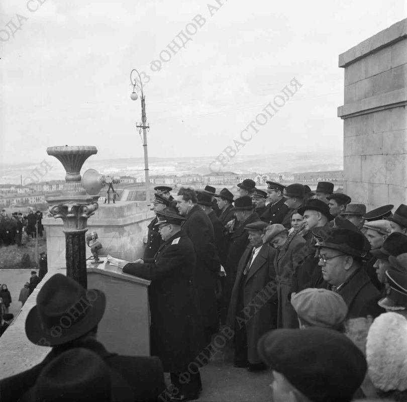 22 февраля 1958 года на Малаховом кургане был зажжен Вечный огонь 22 февраля 1958 года на Малаховом кургане был зажжен Вечный огонь