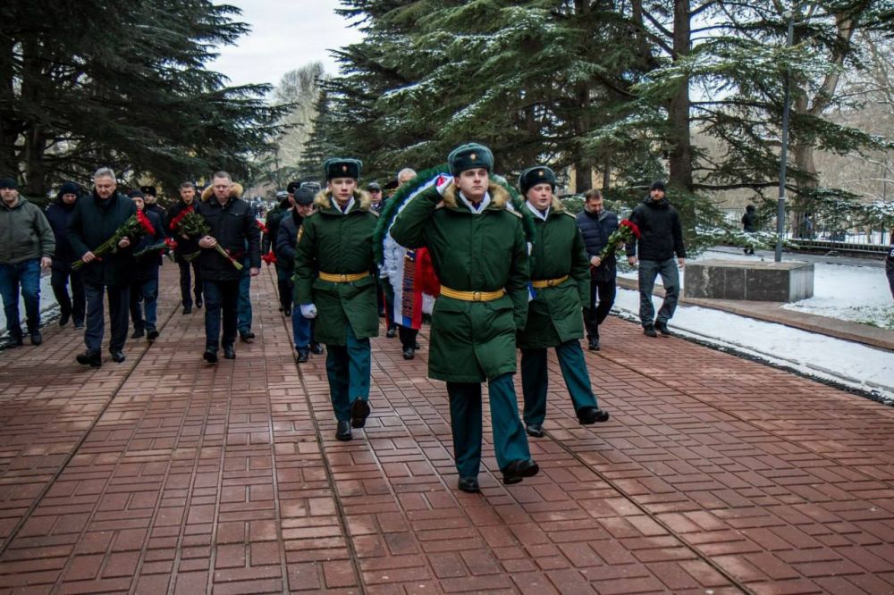 Михаил Афанасьев: Дорогие друзья! Примите искренние поздравления с Днем защитника Отечества! Михаил Афанасьев: Дорогие друзья! Примите искренние поздравления с Днем защитника Отечества!