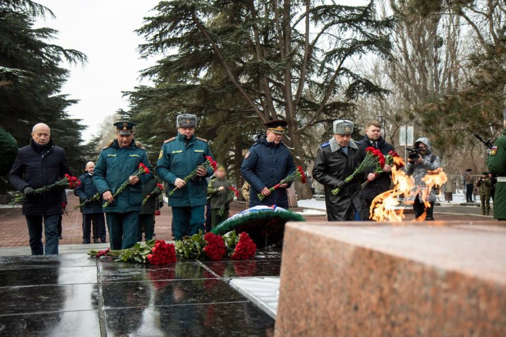 Михаил Афанасьев: Дорогие друзья! Примите искренние поздравления с Днем защитника Отечества! Михаил Афанасьев: Дорогие друзья! Примите искренние поздравления с Днем защитника Отечества!