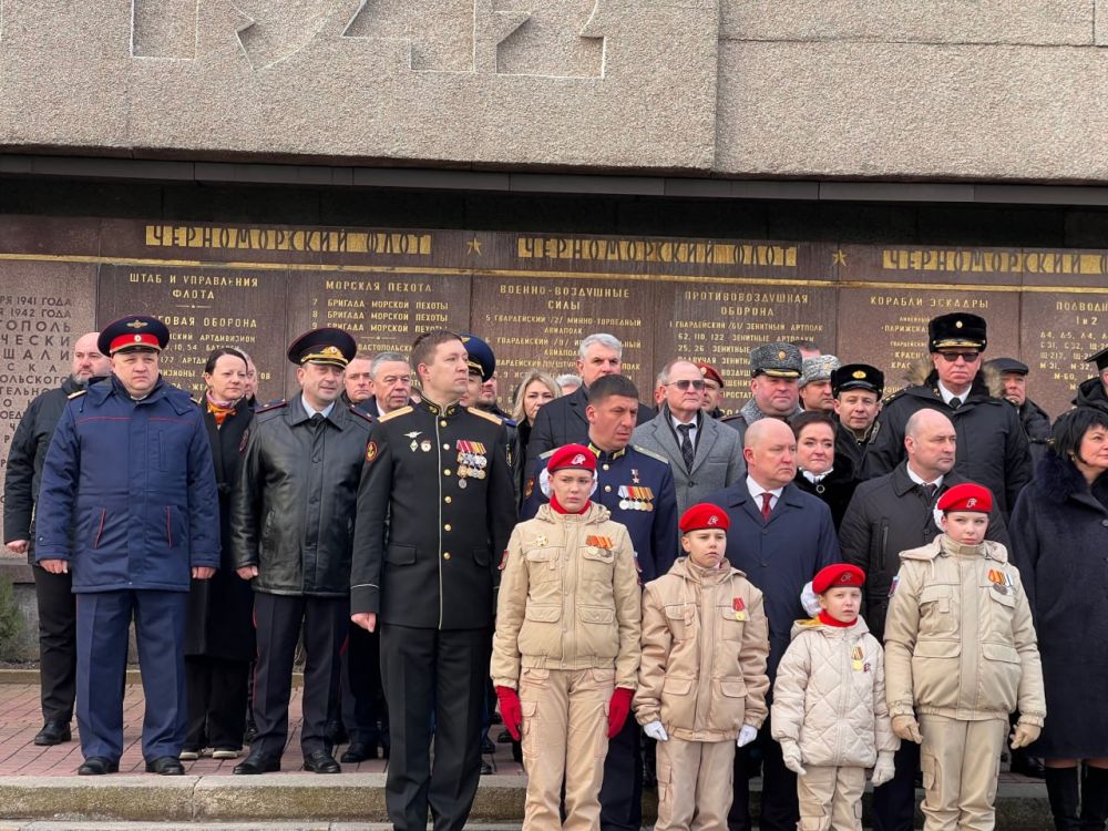 Мария Литовко: Уважаемые севастопольцы, поздравляю вас с Днем Народной воли и Днем защитника Отечества! Мария Литовко: Уважаемые севастопольцы, поздравляю вас с Днем Народной воли и Днем защитника Отечества!