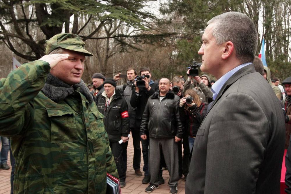Помимо Дня защитника Отечества в Крыму также отмечается день создания «Народного ополчения» Помимо Дня защитника Отечества в Крыму также отмечается день создания «Народного ополчения»