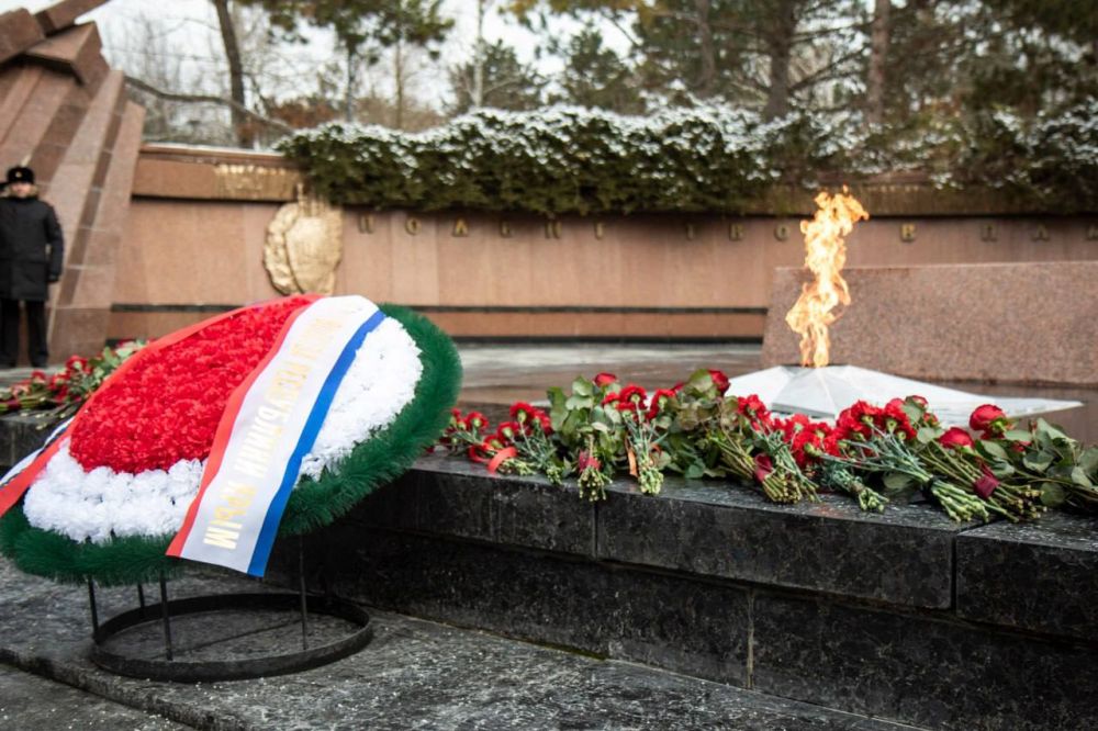 Михаил Афанасьев: Дорогие друзья! Примите искренние поздравления с Днем защитника Отечества! Михаил Афанасьев: Дорогие друзья! Примите искренние поздравления с Днем защитника Отечества!