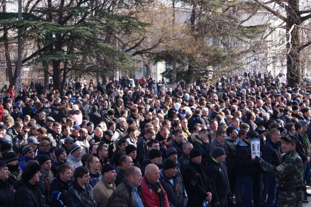 Помимо Дня защитника Отечества в Крыму также отмечается день создания «Народного ополчения» Помимо Дня защитника Отечества в Крыму также отмечается день создания «Народного ополчения»