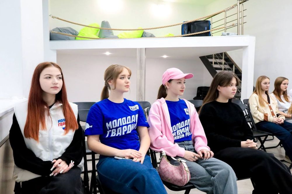 Ко Дню защитника Отечества в Евпатории прошла встреча молодежи с ветераном боевых действий, старшим лейтенантом Гариком Искандаряном и участником СВО, ныне сотрудником администрации г. Евпатории Юрием Гудзь Ко Дню защитника Отечества в Евпатории прошла встреча молодежи с ветераном боевых действий, старшим лейтенантом Гариком Искандаряном и участником СВО, ныне сотрудником администрации г. Евпатории Юрием Гудзь