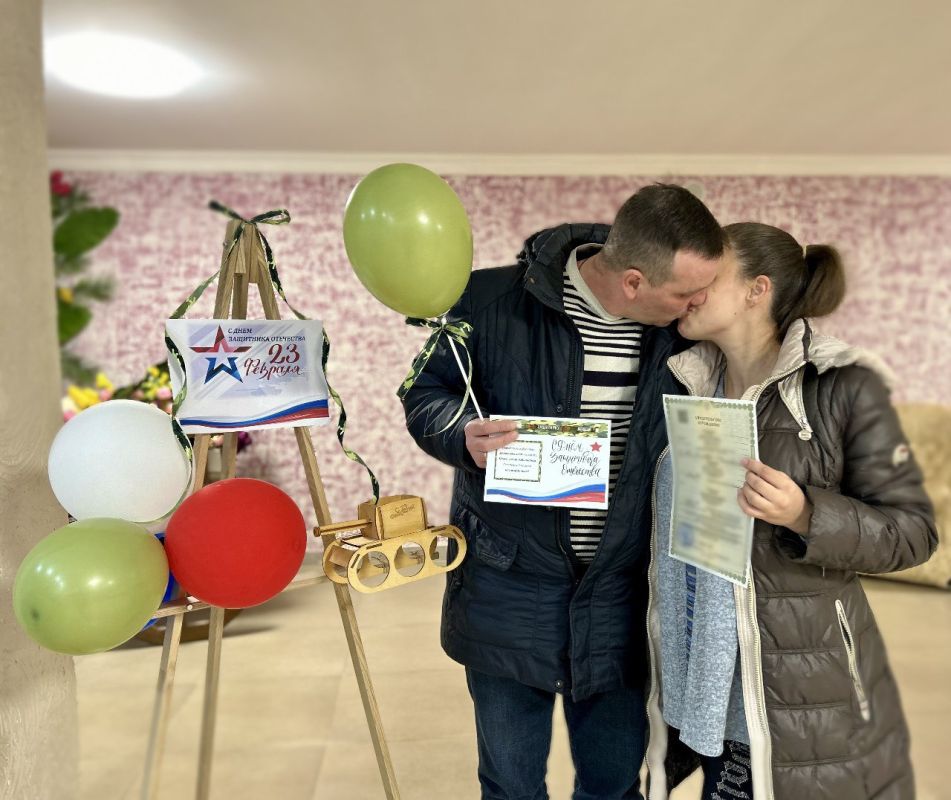 Симферопольский районный отдел ЗАГС накануне праздника провёл торжества по случаю рождения новых жизней и создания крепких семей. Симферопольский районный отдел ЗАГС накануне праздника провёл торжества по случаю рождения новых жизней и создания крепких семей.