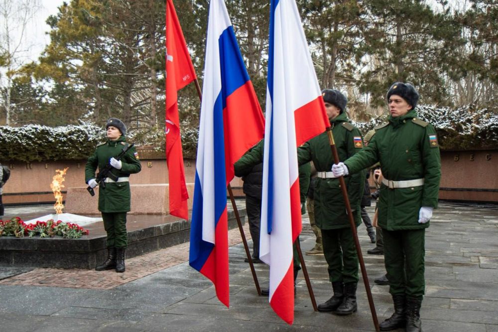 Михаил Афанасьев: Дорогие друзья! Примите искренние поздравления с Днем защитника Отечества! Михаил Афанасьев: Дорогие друзья! Примите искренние поздравления с Днем защитника Отечества!