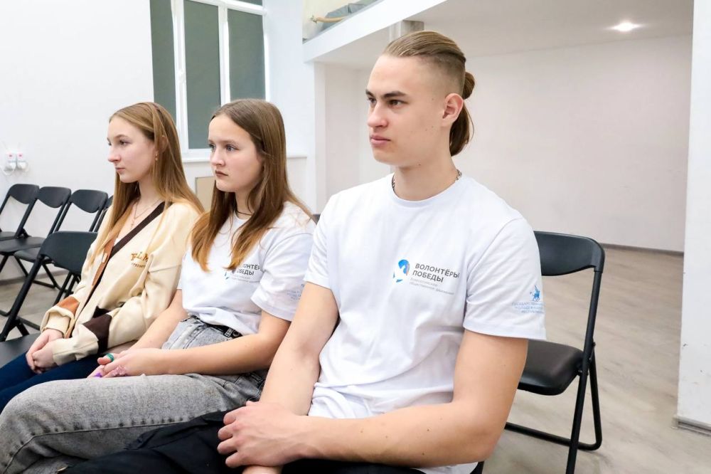 Ко Дню защитника Отечества в Евпатории прошла встреча молодежи с ветераном боевых действий, старшим лейтенантом Гариком Искандаряном и участником СВО, ныне сотрудником администрации г. Евпатории Юрием Гудзь Ко Дню защитника Отечества в Евпатории прошла встреча молодежи с ветераном боевых действий, старшим лейтенантом Гариком Искандаряном и участником СВО, ныне сотрудником администрации г. Евпатории Юрием Гудзь