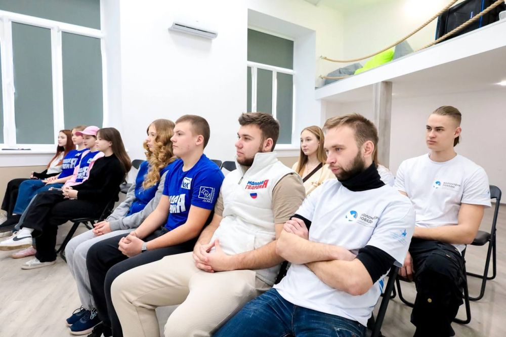 Ко Дню защитника Отечества в Евпатории прошла встреча молодежи с ветераном боевых действий, старшим лейтенантом Гариком Искандаряном и участником СВО, ныне сотрудником администрации г. Евпатории Юрием Гудзь Ко Дню защитника Отечества в Евпатории прошла встреча молодежи с ветераном боевых действий, старшим лейтенантом Гариком Искандаряном и участником СВО, ныне сотрудником администрации г. Евпатории Юрием Гудзь
