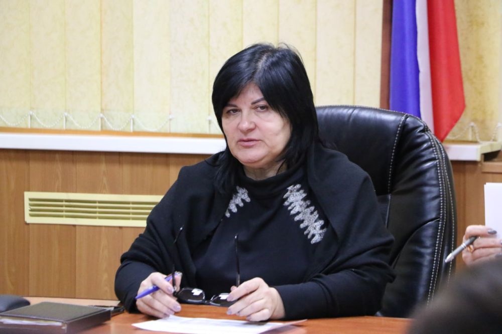 Ольга Урайкина: Сегодня совместно с главой администрации Бахчисарайского района Анжеликой Ястребовой провели аппаратное совещание при участии заместителей главы администрации района и глав сельских поселений Ольга Урайкина: Сегодня совместно с главой администрации Бахчисарайского района Анжеликой Ястребовой провели аппаратное совещание при участии заместителей главы администрации района и глав сельских поселений