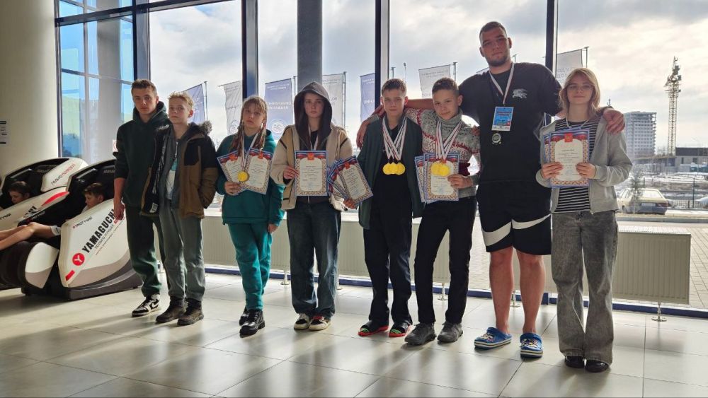 21-23 февраля в Симферополе состоялось первенство и чемпионат Крыма по плаванию, в котором приняли участие и юные пловцы Феодосии 21-23 февраля в Симферополе состоялось первенство и чемпионат Крыма по плаванию, в котором приняли участие и юные пловцы Феодосии