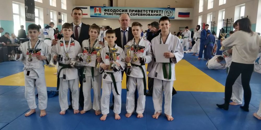 #знай_наших. Керчане привезли полный комплект наград с Республиканского турнира по дзюдо 22 февраля, в преддверии Дня Защитника Отечества, в Феодосии состоялся Республиканский турнир по дзюдо в двух возрастных категориях: у... #знай_наших. Керчане привезли полный комплект наград с Республиканского турнира по дзюдо 22 февраля, в преддверии Дня Защитника Отечества, в Феодосии состоялся Республиканский турнир по дзюдо в двух возрастных категориях: у...