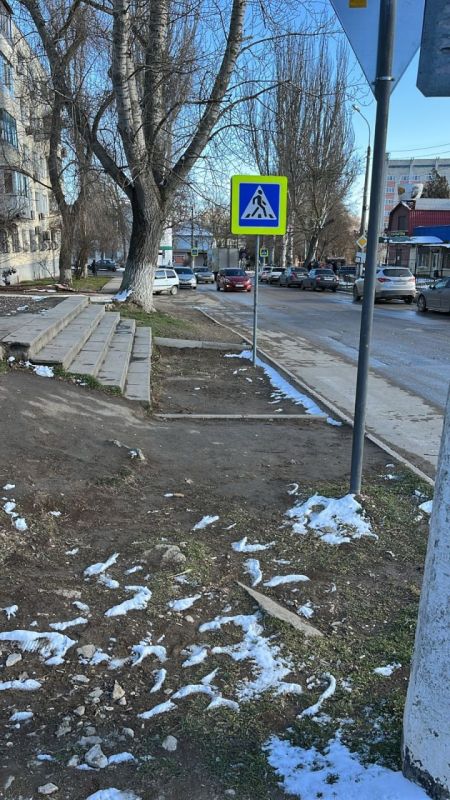 При наступлении благоприятных погодных условий будет заасфальтирована территория перед пешеходным переходом в районе автомобильного кольца у остановки «Институт» При наступлении благоприятных погодных условий будет заасфальтирована территория перед пешеходным переходом в районе автомобильного кольца у остановки «Институт»