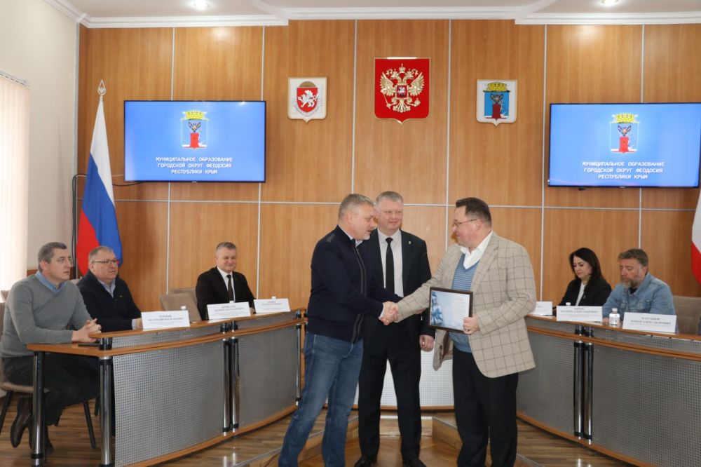 Игорь Ткаченко: Новую рабочую неделю открыли аппаратным совещанием с руководителями структурных подразделений администрации города Игорь Ткаченко: Новую рабочую неделю открыли аппаратным совещанием с руководителями структурных подразделений администрации города