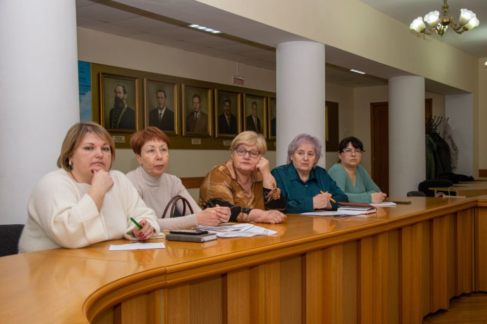 В Администрации Симферополя ведется активная работа по межеванию придомовых территорий многоквартирных домов В Администрации Симферополя ведется активная работа по межеванию придомовых территорий многоквартирных домов
