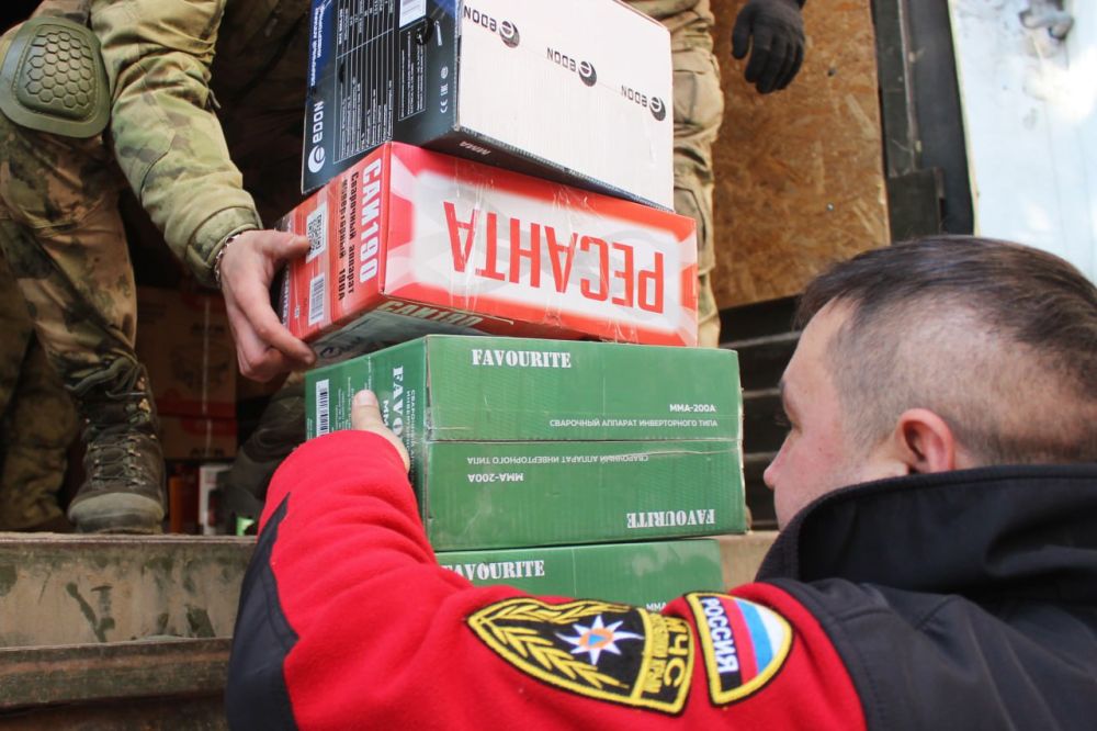 Из Крыма в зону СВО отправили очередную партию гуманитарной помощи: генераторы, сварочные аппараты и маски, наборы инструментов, лопаты, сапоги, медикаменты и многое другое Из Крыма в зону СВО отправили очередную партию гуманитарной помощи: генераторы, сварочные аппараты и маски, наборы инструментов, лопаты, сапоги, медикаменты и многое другое