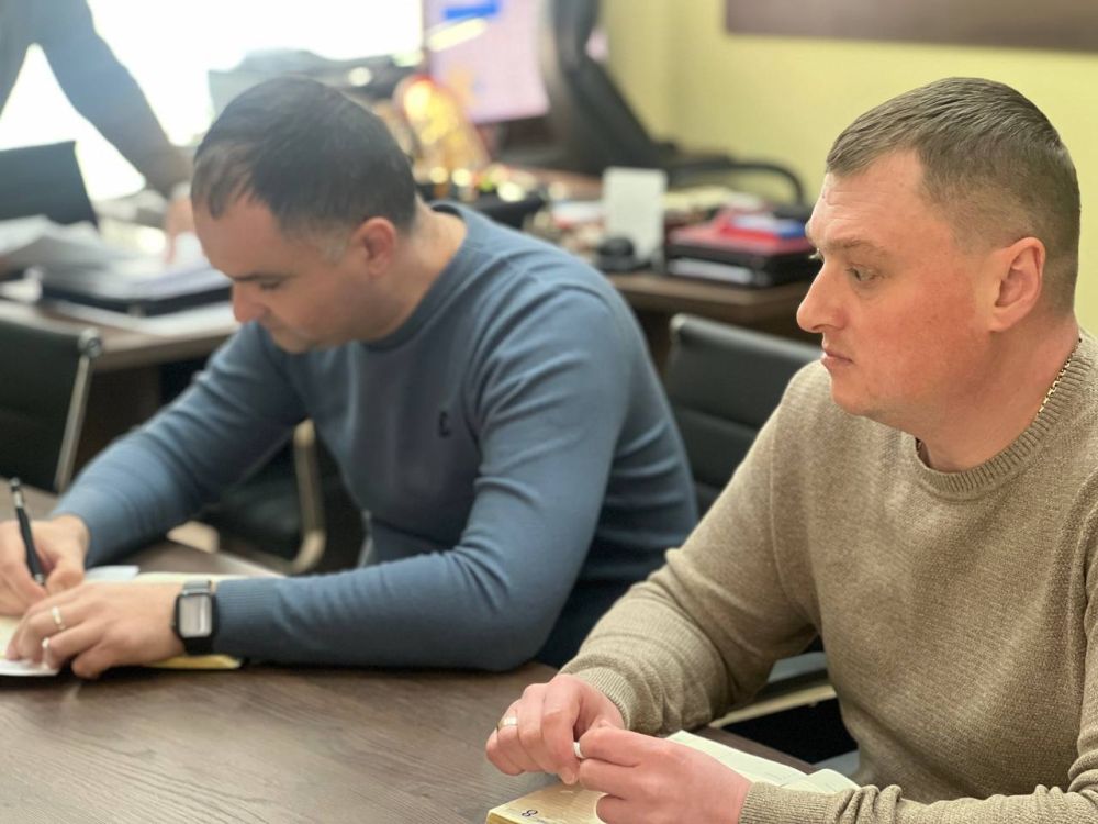 Вопросы работы АО «Городская управляющая компания», порядок взаимодействия и обратную связь между коммунальным предприятием и администрацией, координацию их деятельности обсудили сегодня на рабочем совещании, которое провел... Вопросы работы АО «Городская управляющая компания», порядок взаимодействия и обратную связь между коммунальным предприятием и администрацией, координацию их деятельности обсудили сегодня на рабочем совещании, которое провел...