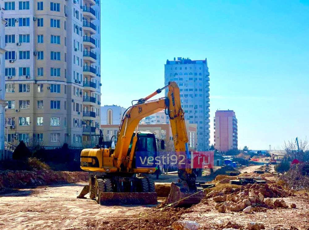 На Античном проспекте завершают устройство основания под будущую дорогу На Античном проспекте завершают устройство основания под будущую дорогу