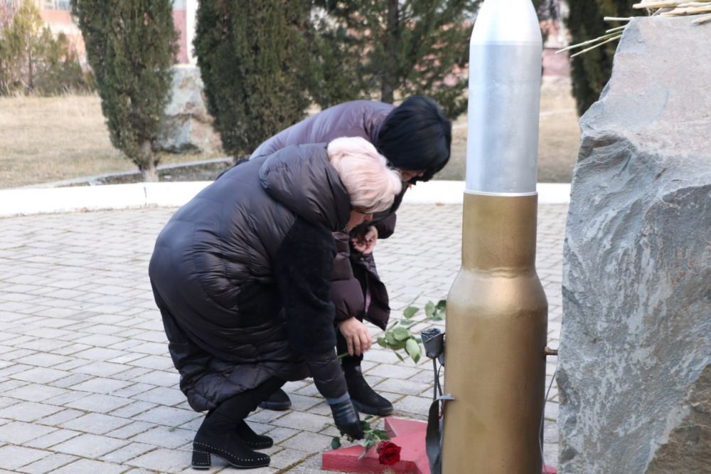 Ольга Урайкина: В честь Дня защитника Республики Крым и в преддверии Дня сил специальных операций России возложили цветы на Аллее славы в городе Бахчисарай Ольга Урайкина: В честь Дня защитника Республики Крым и в преддверии Дня сил специальных операций России возложили цветы на Аллее славы в городе Бахчисарай