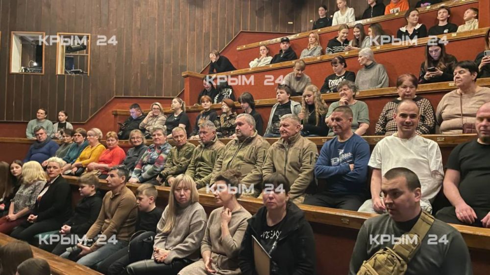 В Евпатории прошла читка пьесы «Просто жить», главный герой которой является участником СВО В Евпатории прошла читка пьесы «Просто жить», главный герой которой является участником СВО