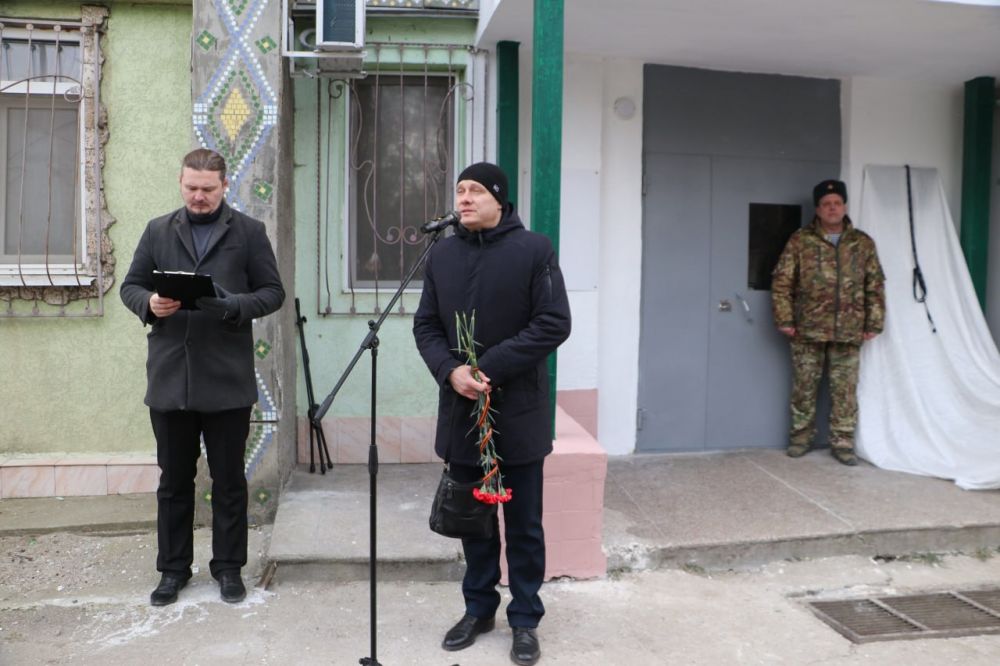В Феодосии открыли памятную доску погибшему участнику СВО Сергею Рудому В Феодосии открыли памятную доску погибшему участнику СВО Сергею Рудому