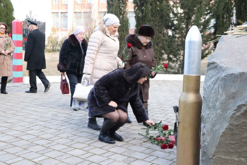 Ольга Урайкина: В честь Дня защитника Республики Крым и в преддверии Дня сил специальных операций России возложили цветы на Аллее славы в городе Бахчисарай Ольга Урайкина: В честь Дня защитника Республики Крым и в преддверии Дня сил специальных операций России возложили цветы на Аллее славы в городе Бахчисарай