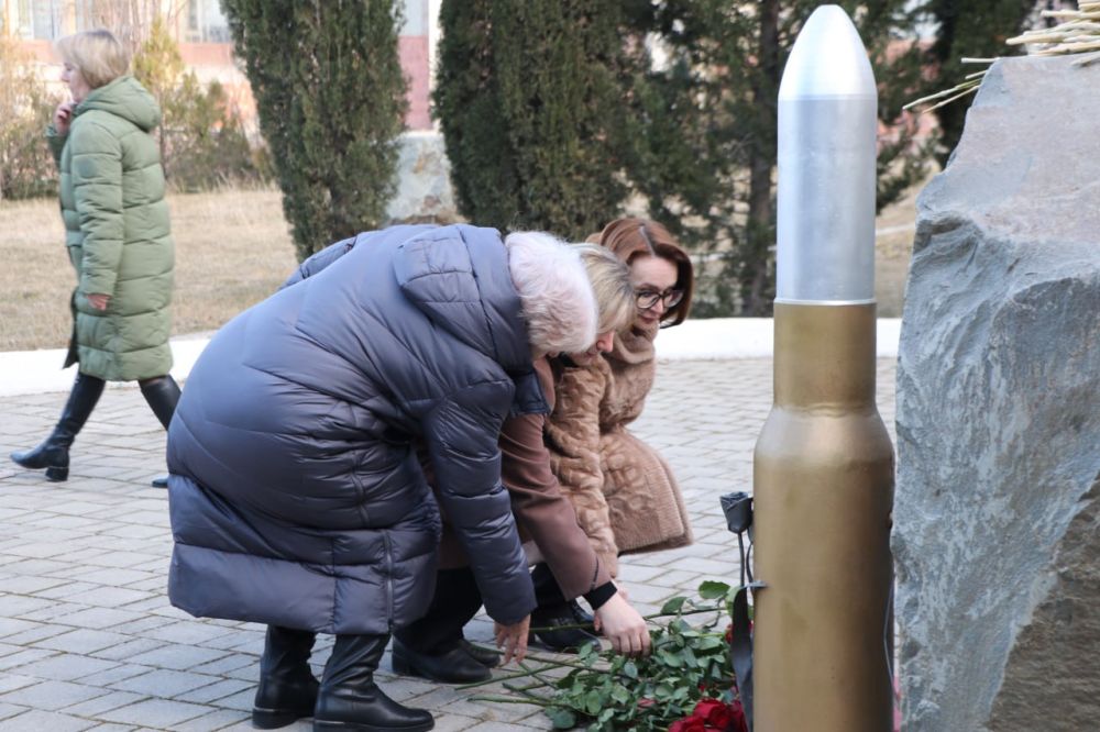 Ольга Урайкина: В честь Дня защитника Республики Крым и в преддверии Дня сил специальных операций России возложили цветы на Аллее славы в городе Бахчисарай Ольга Урайкина: В честь Дня защитника Республики Крым и в преддверии Дня сил специальных операций России возложили цветы на Аллее славы в городе Бахчисарай